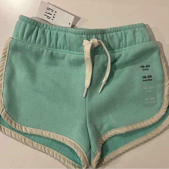 Baby Gap Bundle - 2 shorts Orange & Green with white piping 12-18 & 12-24 month - Picture 3 of 4